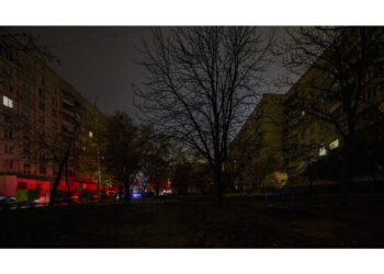 Lanciati numerosi droni sulla città