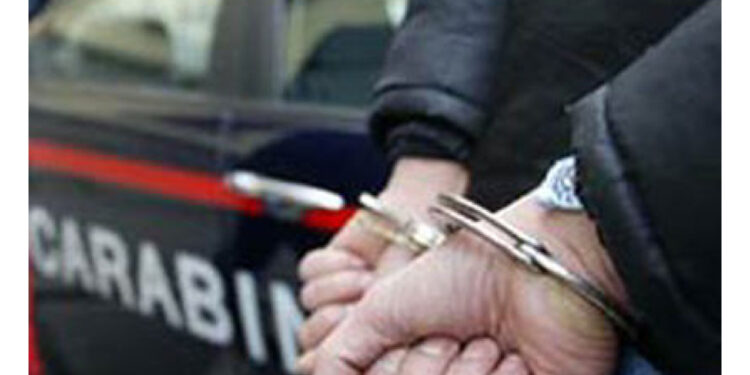 Lei si è salvata chiudendosi in auto. 'Maltrattamenti e botte'