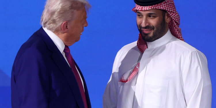 Trump celebra l'impegno saudita nell'incontro alla Casa Bianca