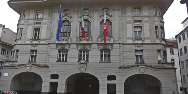 Dopo le dimissioni di Vettori (Fi) accusato di maltrattamenti