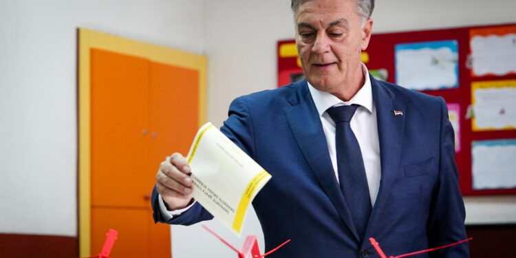 Nelle presidenziali anticipate nell'entità a maggioranza serba