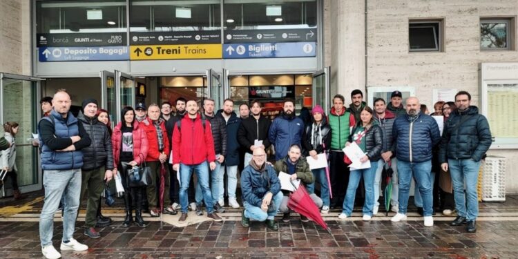 Fu condannato per aver fatto scendere uomo senza biglietto