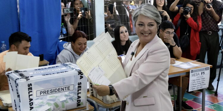 A sorpresa si piazza al terzo posto il populista Parisi