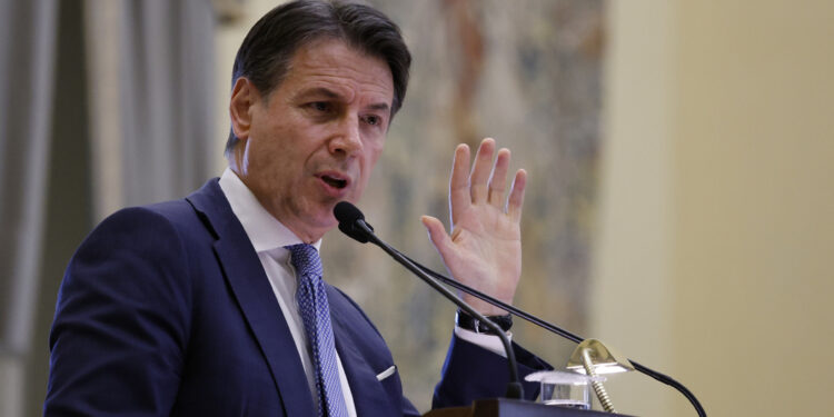 'Fallito su tutto ma non quando si tratta di tutelare se stessi'