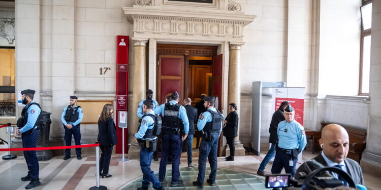 Ex presidente presente in videoconferenza