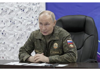 'I negoziati non si fanno in modalità megafono'