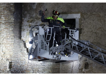 Si procede anche per disastro.Pm di Roma disporranno l'autopsia