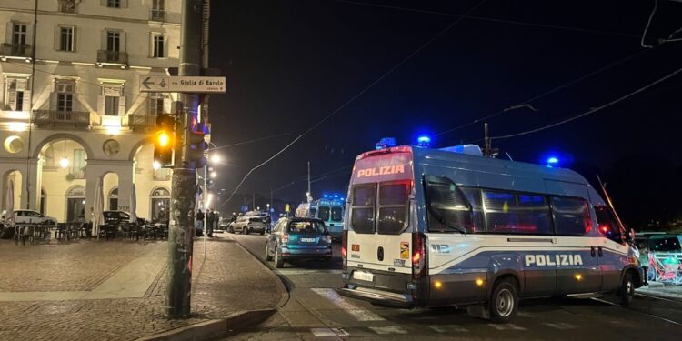 La polizia blocca i tentativi di blitz in centro città