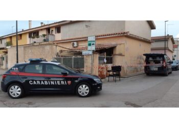 Specialisti dell'Arma a caccia di oggetti e tracce biologiche