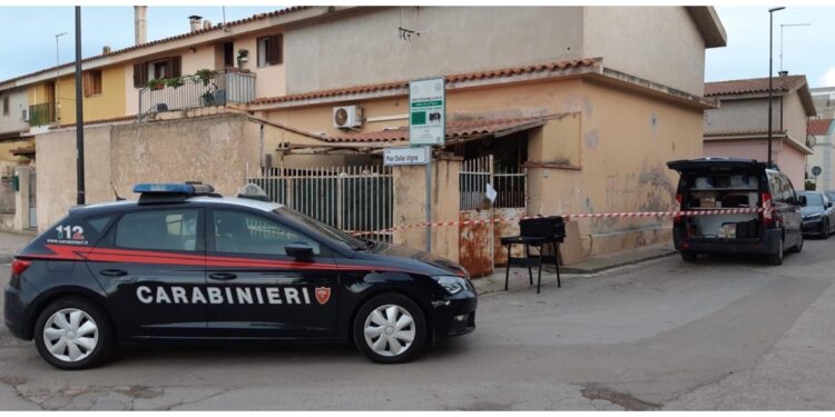 Specialisti dell'Arma a caccia di oggetti e tracce biologiche