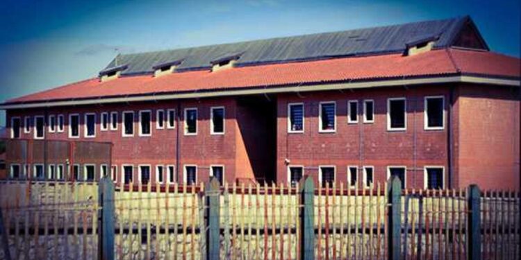 Agenti sequestrano 750 grammi di stupefacenti