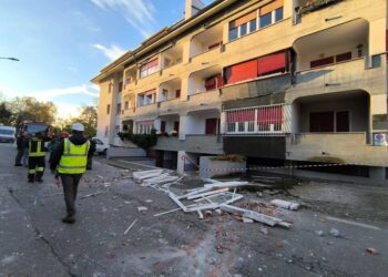 L'incidente in una palazzina di via Farina a Rivarolo Canavese