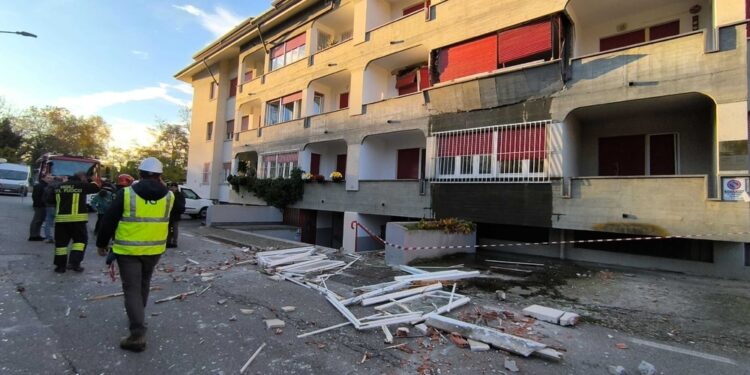 L'incidente in una palazzina di via Farina a Rivarolo Canavese
