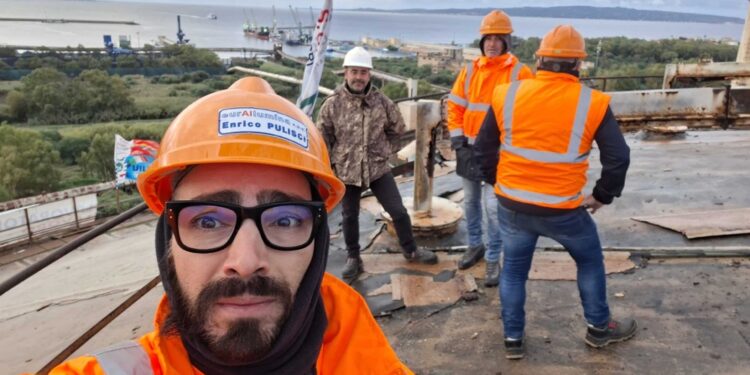 Operai su silo 'Auspichiamo risposte da incontro Todde-Giogetti'