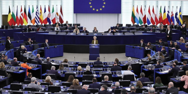 Il testo del Pe condanna "la dannosa ambivalenza degli Usa"