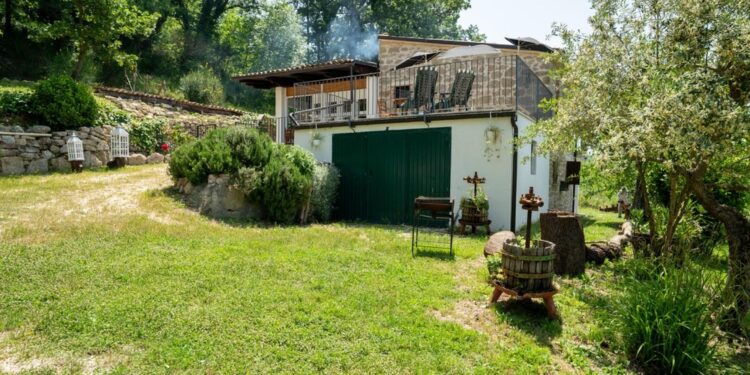 Oggi buste con vestiti e cuscini