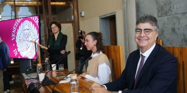 L'ex parlamentare a Ca'Foscari con Bernini