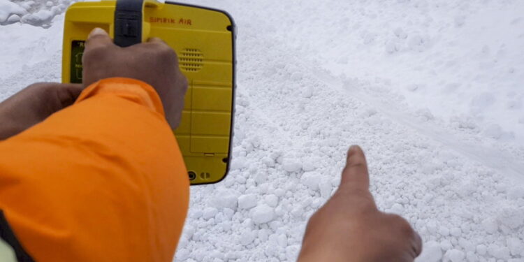 Due di loro sarebbero una guida e un fotografo abruzzesi