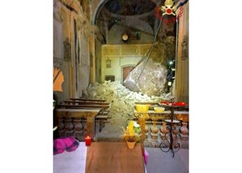 A causa delle piogge. Vigili del fuoco affidano beni al parroco