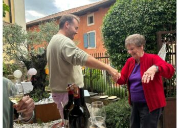 Associazione: 'Ha perso tutto e non potrà risollevarsi da sola'