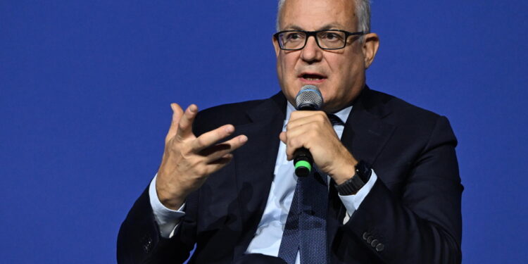 'Correggete subito questo errore'. A breve due stazioni gioiello