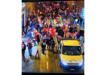 Corteo nel centro al grido di "Free free Shahin"