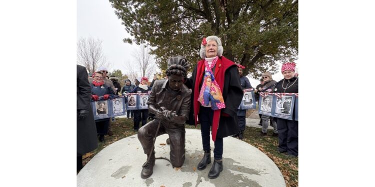Console a cerimonia per la 103enne Frances 'Fran' Mauro Masters