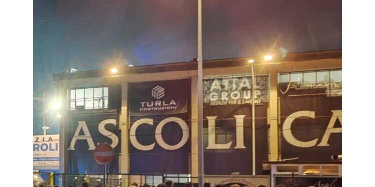 A San Benedetto colpito anche il fratello. Entrambi in ospedale