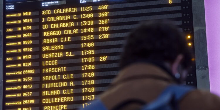 Fino a 120 minuti di ritardo anche Intercity e Regionali