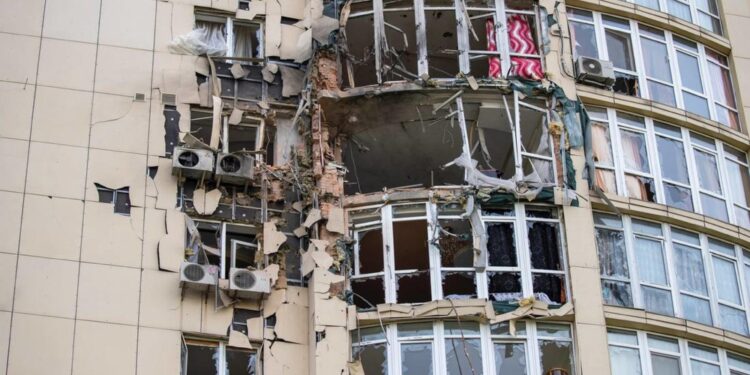 Secondo le autorità ucraine anche un 13enne tra gli 11 feriti