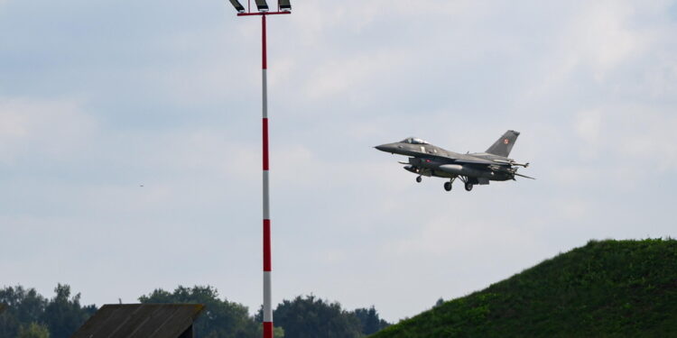 Varsavia fa alzare i caccia per salvaguardare spazio aereo