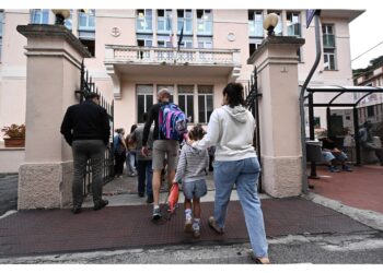 I genitori denunciano il 40enne