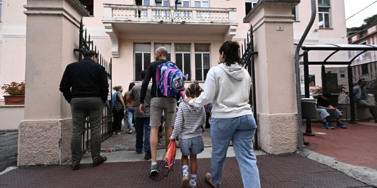 I genitori denunciano il 40enne