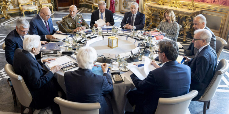 Convocato dal presidente Mattarella. Ad odg anche minacce ibride