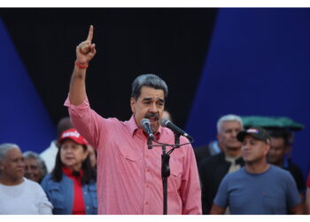 Il leader venezuelano dirige operazioni militari a La Guaira