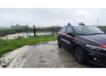 In auto con acqua fino al tetto anche anziani e donna incinta