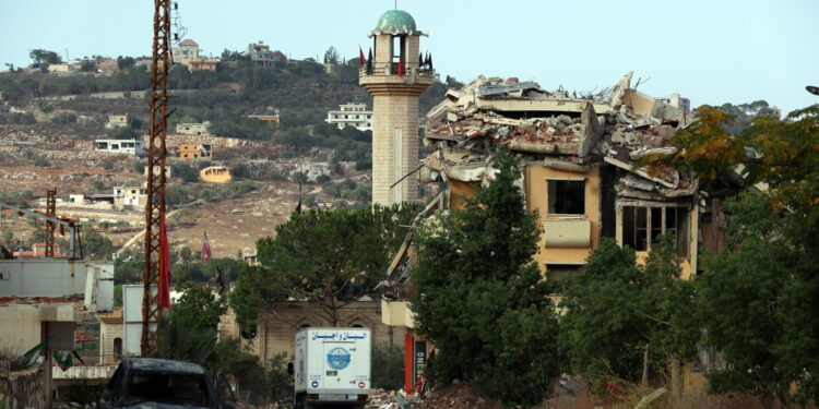 Lavori in corso nel settore centrale del confine tra i due paesi
