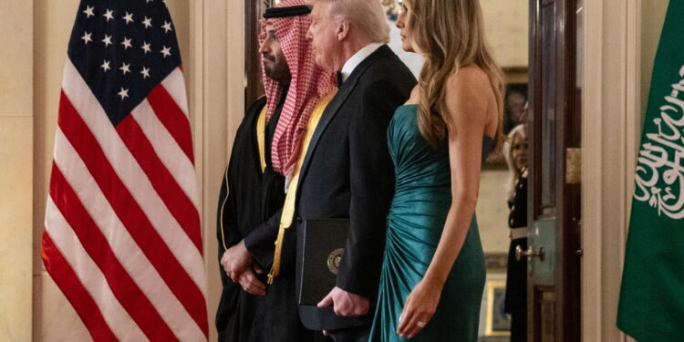 Lo stilista Elie Saab è vicino al regno nel deserto