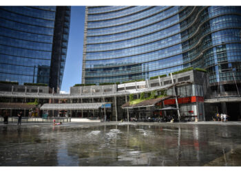 Soccorsa in piazza Gae Aulenti