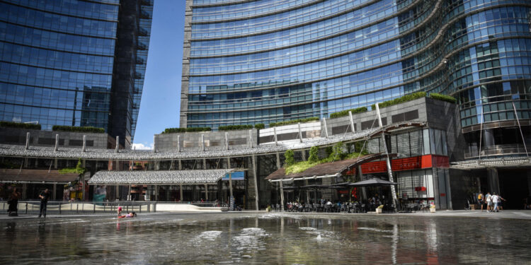 Soccorsa in piazza Gae Aulenti