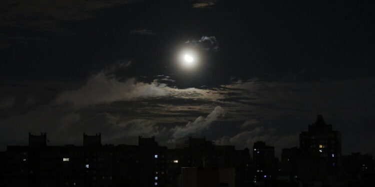 'Massiccio attacco con droni e missili