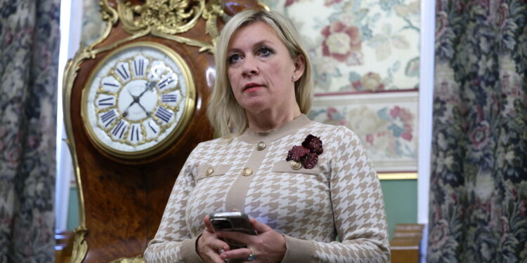 La portavoce Zakharova reagisce alla stretta sui visti