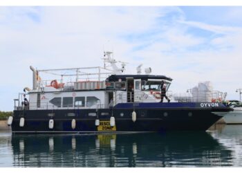 Imbarcazione attraccata nel porto di Licata