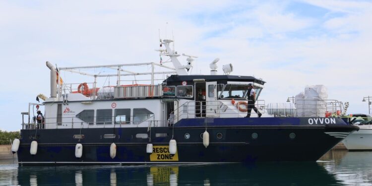 Imbarcazione attraccata nel porto di Licata