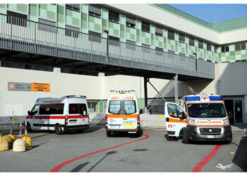 Uomo di 37 anni perde controllo del mezzo e invade corsia