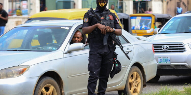 Tra loro 303 alunni e 12 insegnanti