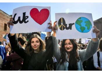 La manifestazione per il clima promossa da 80 associazioni