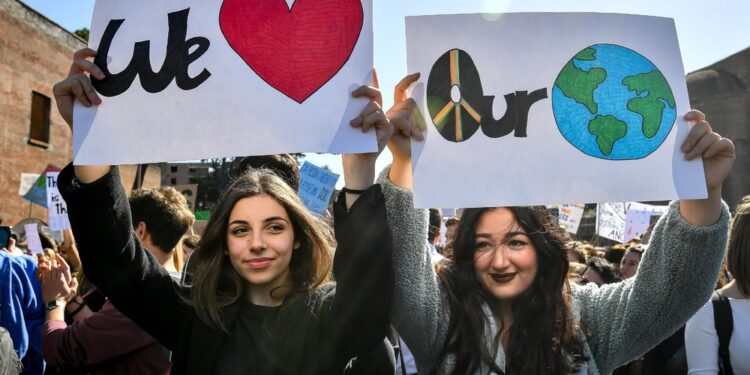 La manifestazione per il clima promossa da 80 associazioni