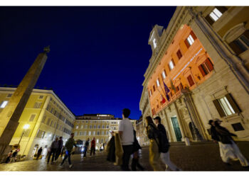 Due richieste di raccolta firme da maggioranza e opposizione