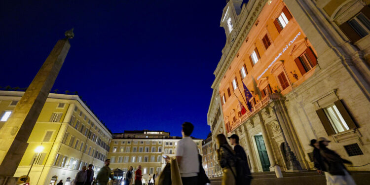 Due richieste di raccolta firme da maggioranza e opposizione